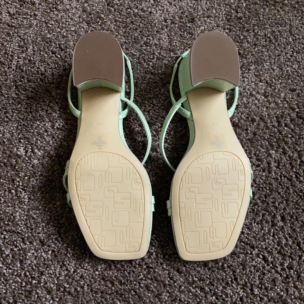 NWT Unisa Snake Skin Pastel Green Block Heel Sandal - Picture 5 of 5